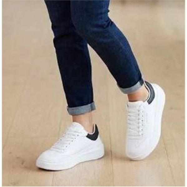 Skechers White Sneakers Size 9 Memory Foam