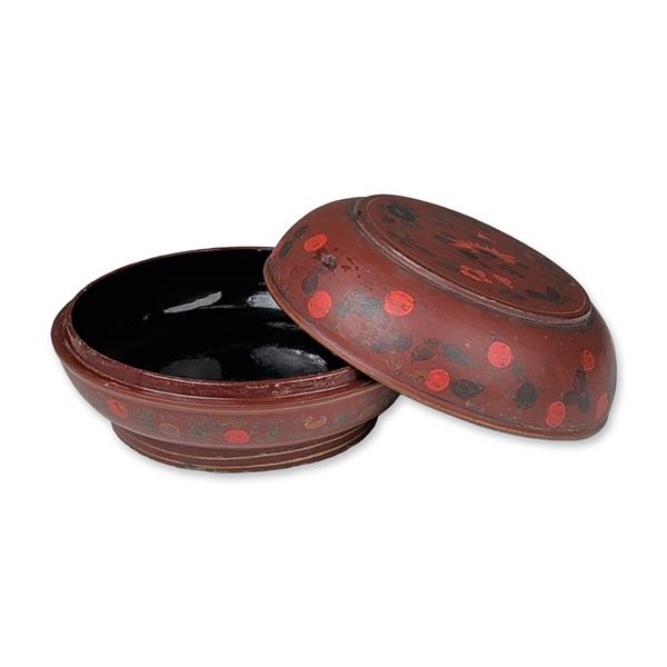 Red and Black Lacquer Lidded Box