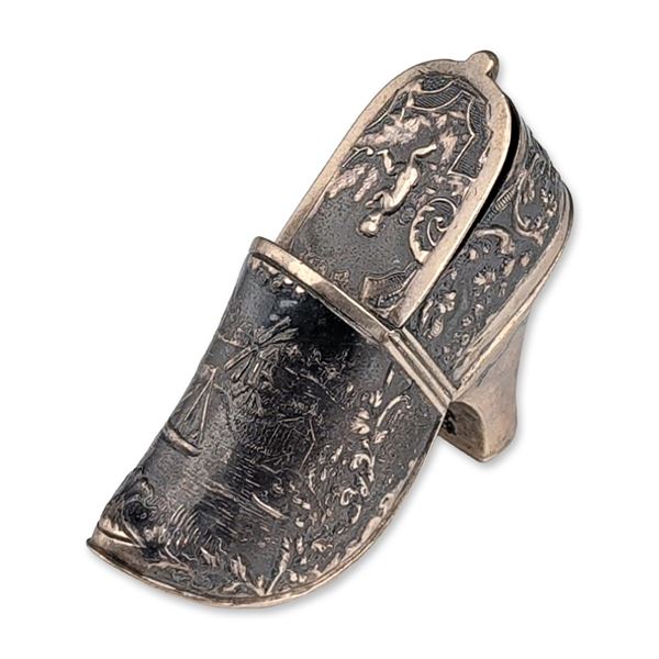 Continental 900 Silver Repousse Shoe Snuff Box