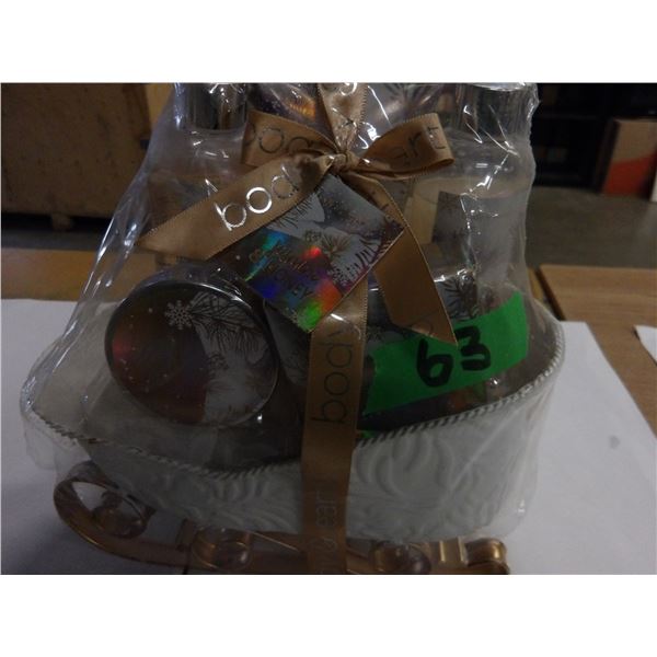 SHELF PULLS (AS IS):  JASMINE & HONEY SLEIGH GIFT BASKET