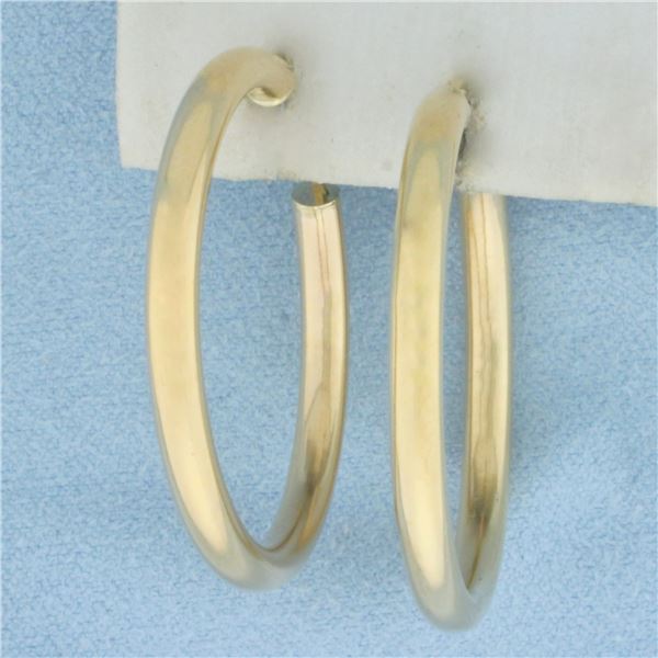 Hoop Earrings in 14k Yellow Gold