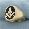 Image 2 : Vintage Masonic Ring in 14K Yellow Gold