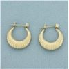 Image 2 : Shrimp Ribbed Hoop Earrings in 14k Yellow Gold