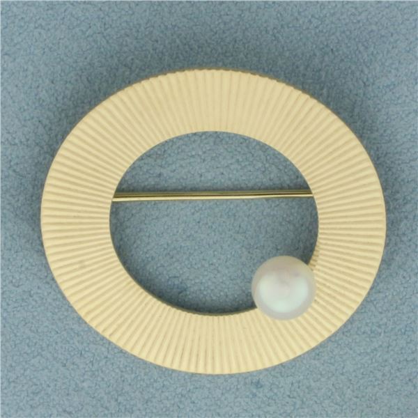 Cultured Pearl Beveled Circle Pin Brooch in 14K Yellow Gold