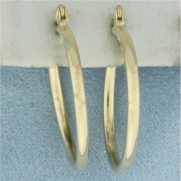 Hoop Earrings in 14k Yellow Gold
