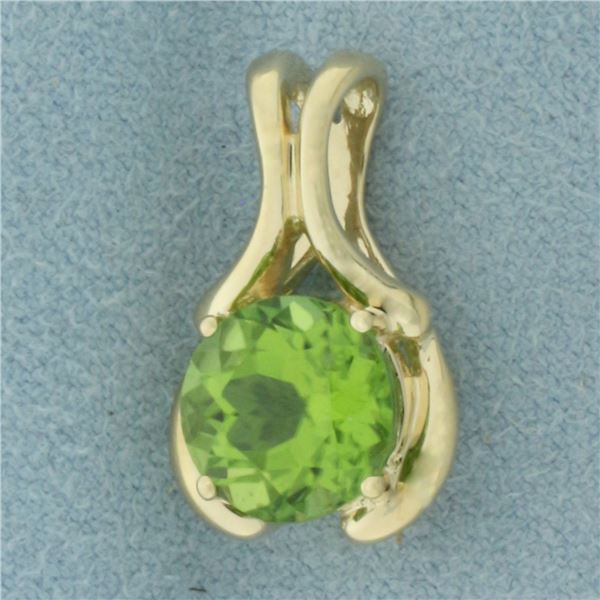 Peridot Pendant in 14K Yellow Gold