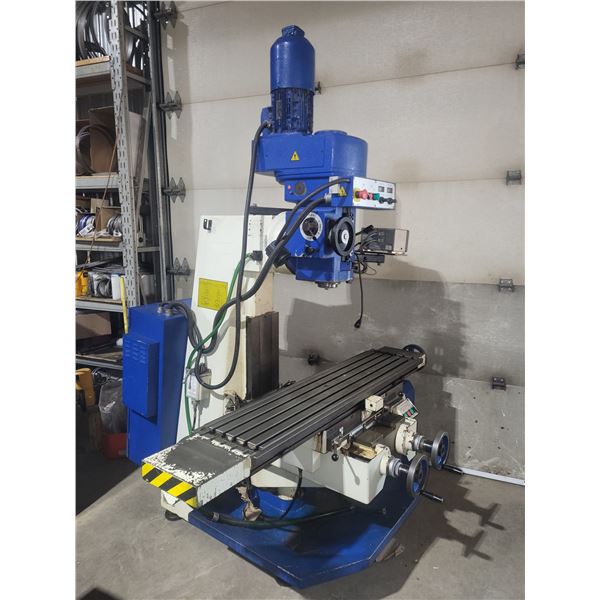TOS F2VLR Milling with MITUTOTYO Digital Read Out , coolant pump and feed