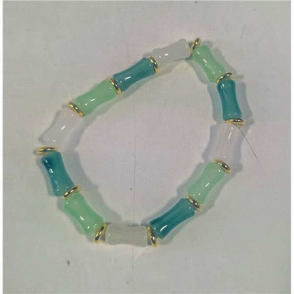 6) GREEN & WHITE NATURAL STONE
