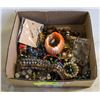Image 1 : VINTAGE JEWELRY