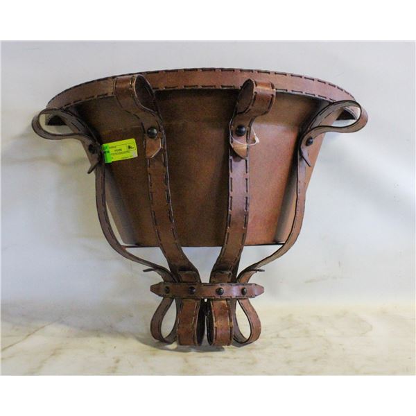 WALL MOUNTABLE METAL PLANTER