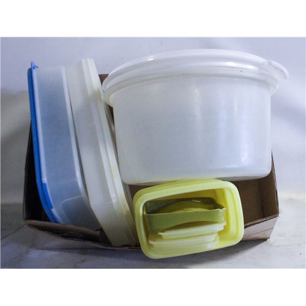 VINTAGE TUPPERWARE