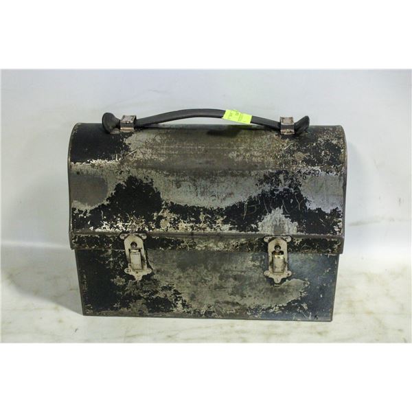 VINTAGE BLACK METAL LUNCH PAIL