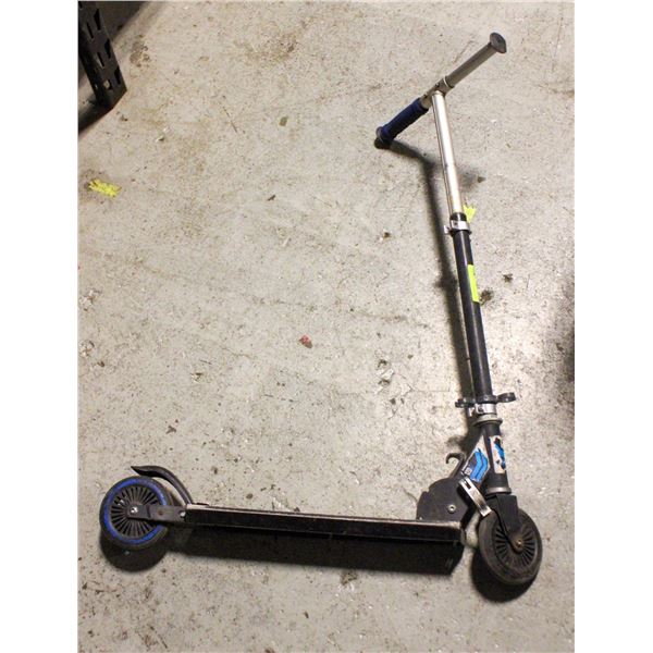 BOYS SMALL WHEEL FOLDING KICK SCOOTER