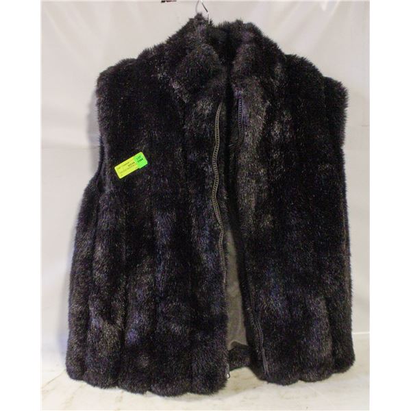 VINTAGE FAUX FUR LADIES VEST SZ M.