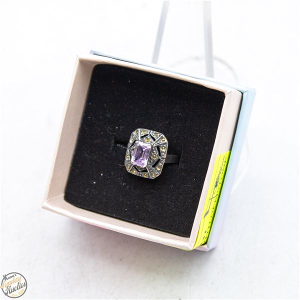 .925 SILVER RING WITH GEMSTONE IN CENTER &