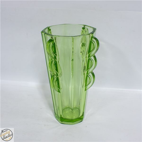 1939 VINTAGE ART DECO GREEN GLASS VASE