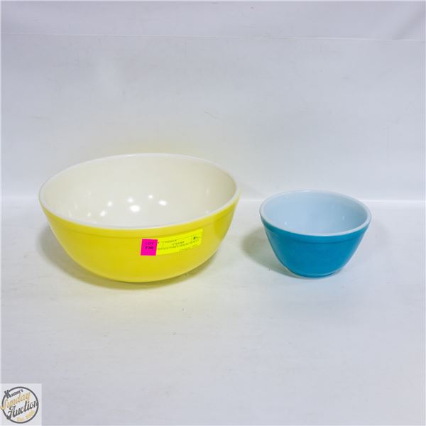 2 VINTAGE PYREX MIXING BOWLS