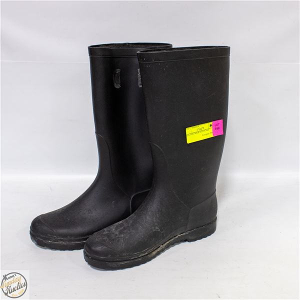 BLACK RUBBER BOOTS SIZE 7