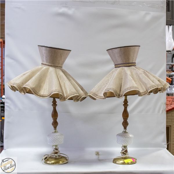 2 VINTAGE MILK GLASS TABLE LAMPS