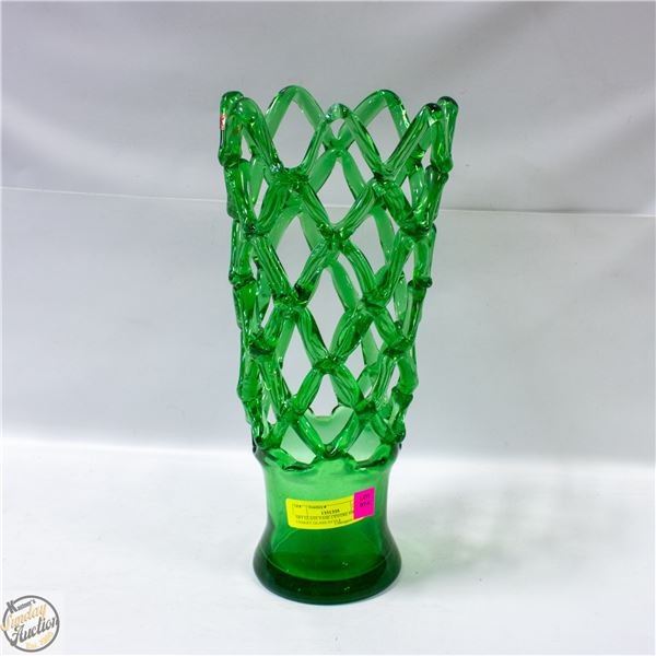 ART GLASS VASE CENTRE PIECE CHALET GLASS STYLE