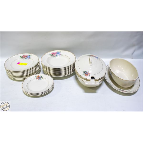 GILMAN & CIA SACAVEM PORTUGAL CHINA SET 29PCS