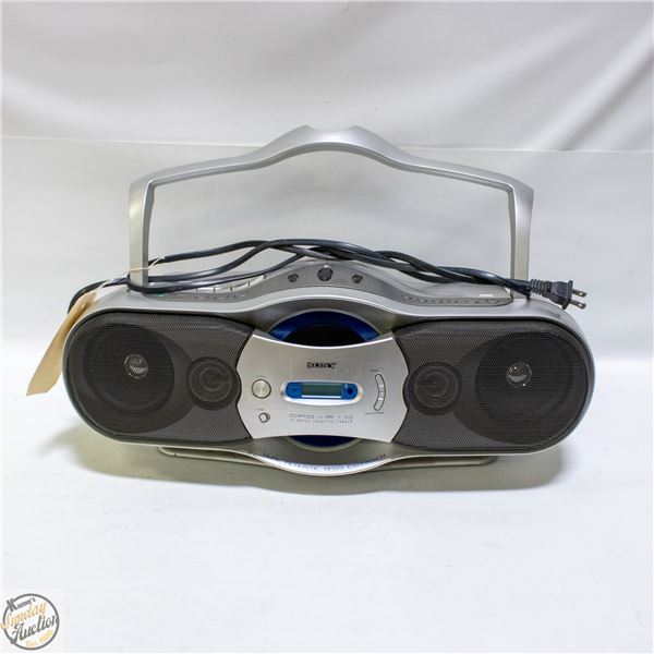 SONY "GHETTO BLASTER" CD/CASSETTE/RADIO
