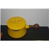 Image 2 : DANSK KOBEN STYLE YELLOW ENAMEL BUTTER WARMER & DUTCH OVEN (2 PCS)