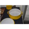 Image 5 : DANSK KOBEN STYLE YELLOW ENAMEL BUTTER WARMER & DUTCH OVEN (2 PCS)