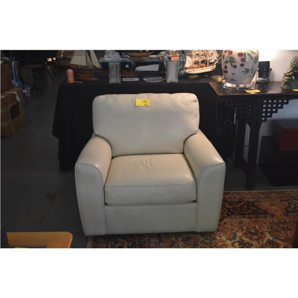 AMERICAN LEATHER SWIVEL ARM CHAIR (CREAM COLOR)