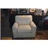 Image 1 : AMERICAN LEATHER SWIVEL ARM CHAIR (CREAM COLOR)