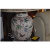 Image 5 : PAIR VINTAGE CHINOISERIE TABLE LAMPS, WHITE PORCELAIN GINGER JAR BASE W/GRAPE & BUTTERFLY MOTIF (PAI