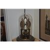 Image 2 : VINTAGE SCHATZ 400 DAY ANNIVERSARY CLOCK W/GLASS DOME