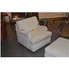 Image 3 : DREXEL HERITAGE UPHOLSTERED ARM CHAIR W/OTTOMAN