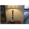 Image 2 : PAIR BLUE & WHITE PORCELAIN CHINOISERIE CANDLESTICK BUFFET LAMPS (PAIR)