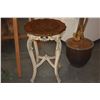 Image 2 : VINTAGE FRENCH PROVINCIAL ACCENT/SIDE TABLE W/INLAID FLORAL MARQUETRY TOP, SCALLOPED EDGE & CARVED C