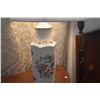 Image 2 : AYNSLEY PEMBROKE PORCELAIN TABLE LAMPS (2 PCS)