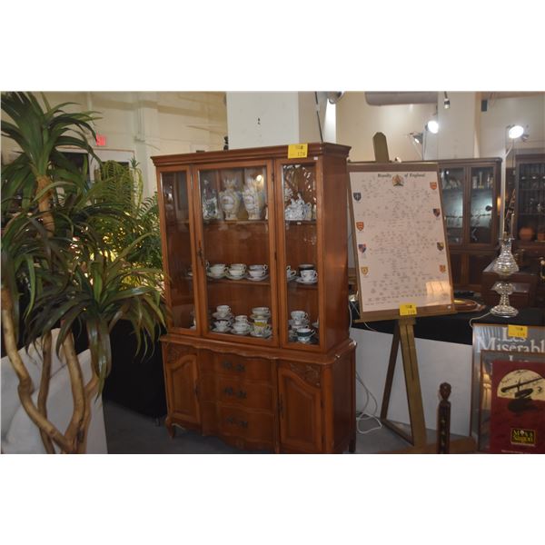 VINTAGE FRENCH PROVINCIAL STYLE WOOD CHINA CABINET/HUTCH
