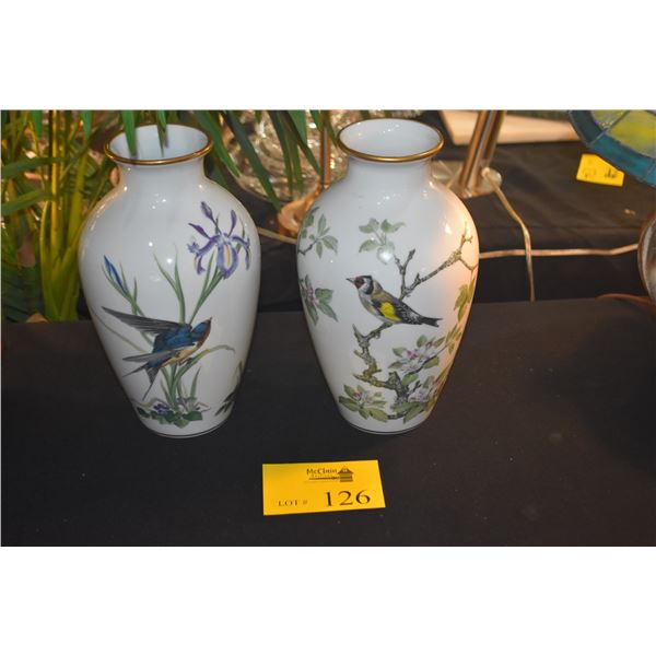 FRANKLIN PORCELAIN VASES: THE MEADOWLAND BIRD VASE & THE WOODLAND BIRD VASE (2 PCS)