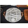 Image 6 : MID CENTURY MODERN PIECES: DANSK SERVING BOARD, BREAD TRAY, CIRCULAR TRAY & CERAMIC PLATE (4 PCS)