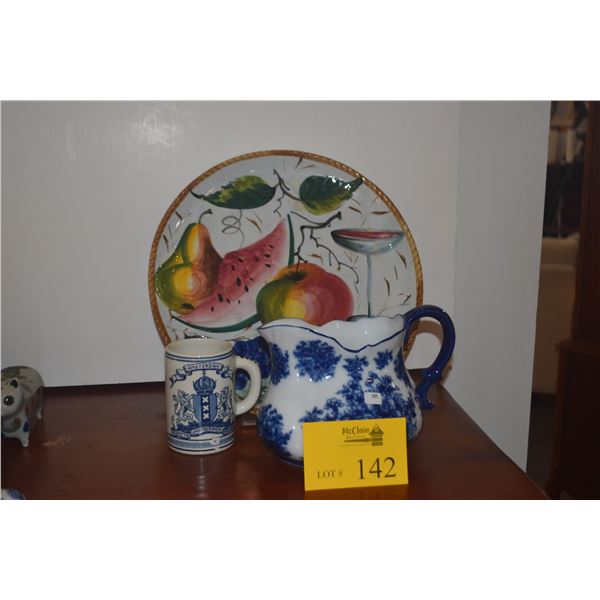 MIXED LOT: BLUE & WHITE PITCHER, DELFT MUG & ITALIAN PLATE W/FRUIT MOTIF (3 PCS) (DOES NOT INCLUDE S