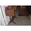 Image 2 : VINTAGE MAHOGANY DROP LEAF CONSOLE TABLE W/1 DRAWER