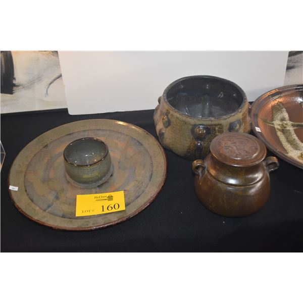 COLLECTION OF CERAMIC SERVING PLATTERS, BOWL & LIDDED JAR (4 PCS)