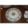 Image 3 : WEDGWOOD FINE BONE CHINA, COLUMBIA W595 PATTERN (COLUMBIA WHITE/CENTER MEDALLION, GREEN TRIM) (91 PC