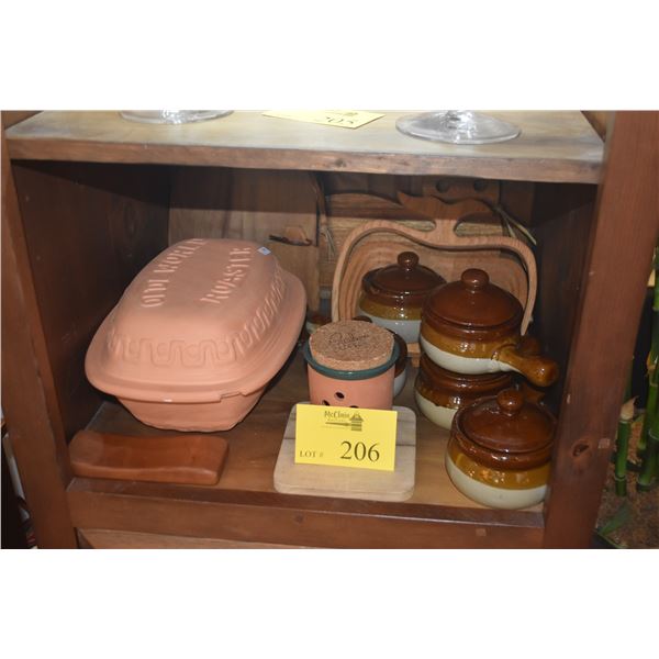 CERAMIC FRENCH ONION SOUP BOWLS W/COVERS, EL CAMINO OLDE WORLD TERRACOTTA ROASTER, WOOD TRAYS & BASK