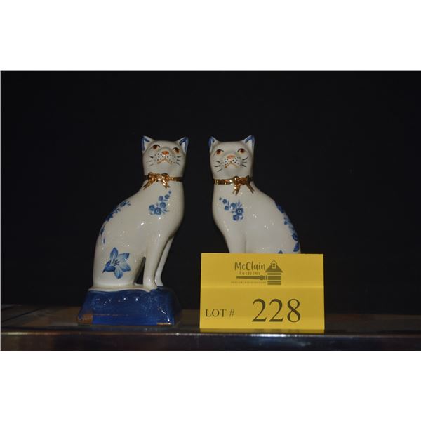 PAIR ROYALE STRATFORD CAT FIGURINES (PAIR)