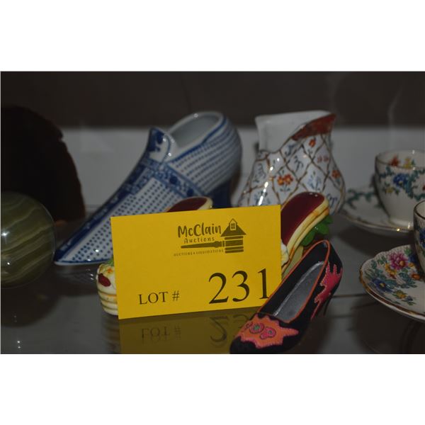 COLLECTION OF ASSORTED "SHOES" (VASE, SALT & PEPPERS) (5 PCS)