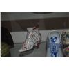 Image 5 : COLLECTION OF ASSORTED "SHOES" (VASE, SALT & PEPPERS) (5 PCS)