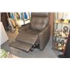 Image 3 : FLEXSTEEL LEATHER RECLINER/LIFT CHAIR
