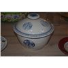 Image 3 : ASSORTED DECORATIVE PLATES & VINTAGE BLUE & WHITE CRANE/PHOENIX COVERED RICE BOWL (6 PCS)
