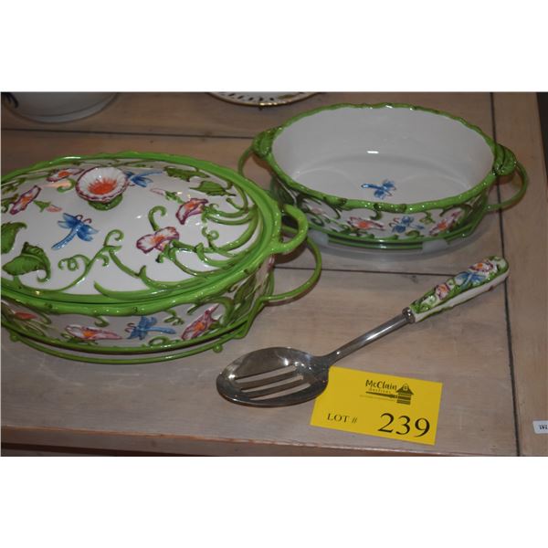 TEMP-TATIONS CASSEROLE DISHES W/WIRE RACK HOLDERS, SERVING SPOON, DRAGONFLY & FLORAL MOTIF (3 PCS)